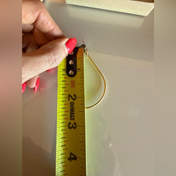 NASHELLE Gold Teardrop Earrings - Picture 3 of 3